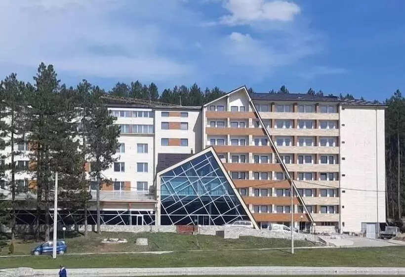 هتل Borovi Sjenica