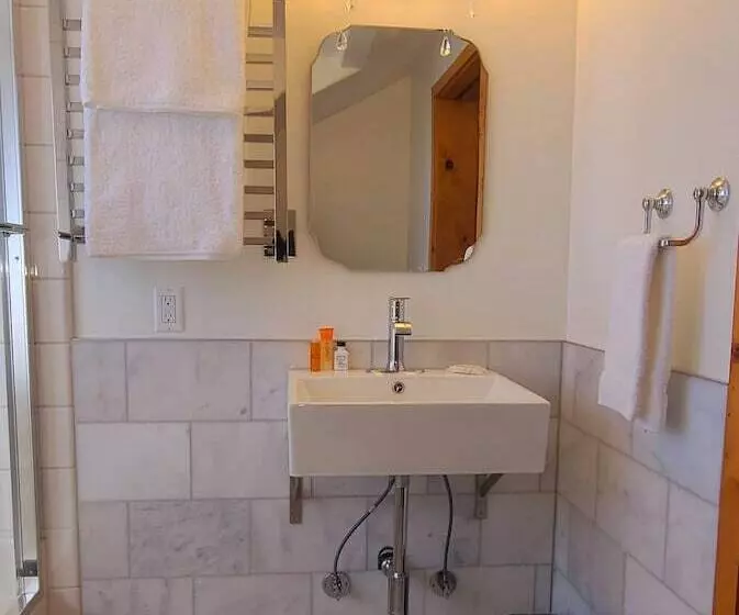 Hotelli Mcgee Creek Lodge