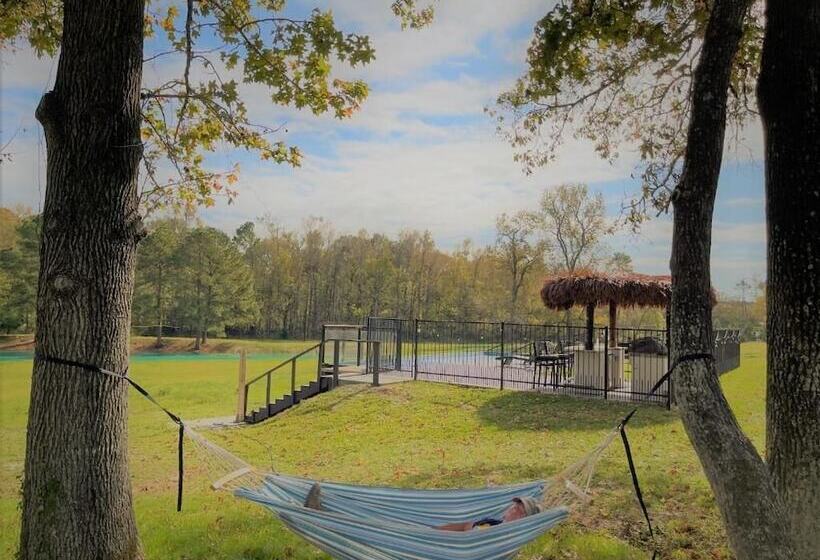 교외 호텔 Happy Goat Retreat