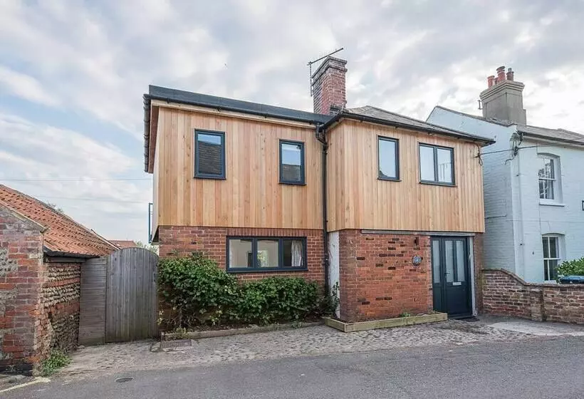 Lovely South Facing Garden, Close To Beach, Aldeburgh