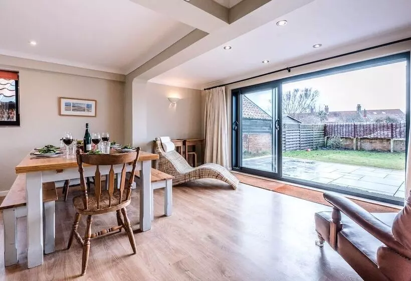 Lovely South Facing Garden, Close To Beach, Aldeburgh