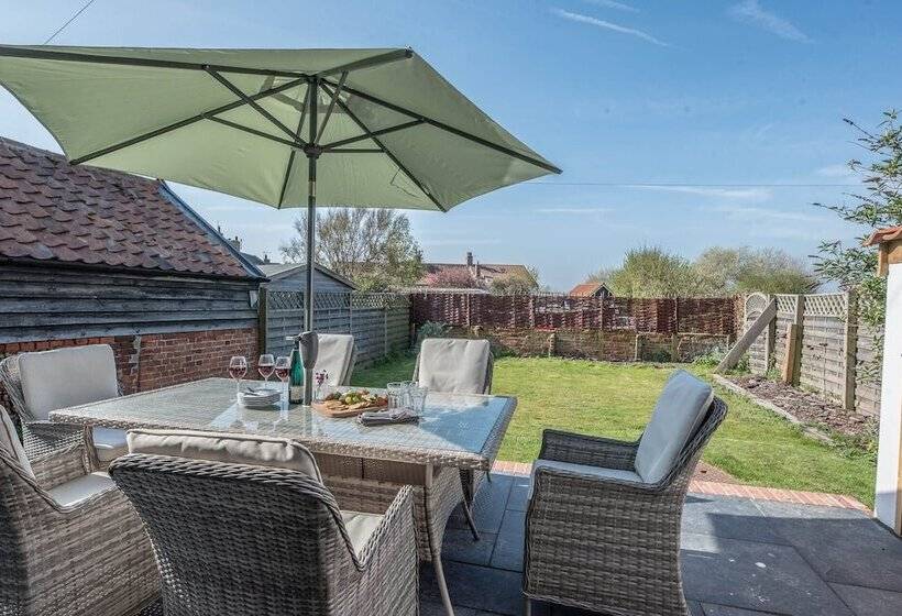 Lovely South Facing Garden, Close To Beach, Aldeburgh