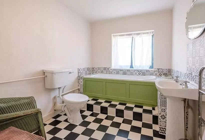 Lovely South Facing Garden, Close To Beach, Aldeburgh