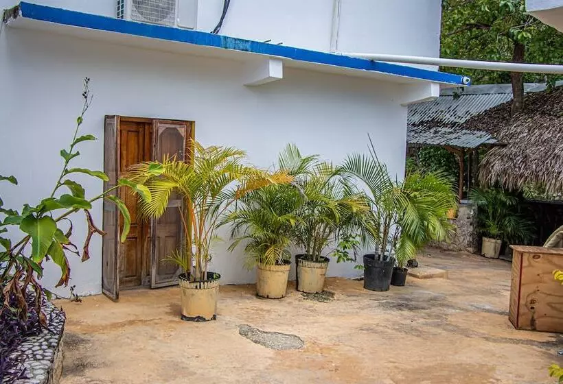 پانسیون Haley S Paradise At Blue Hole