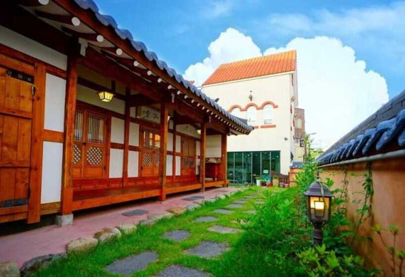 Pensión Jeonju Deokindang And Su Guesthouse