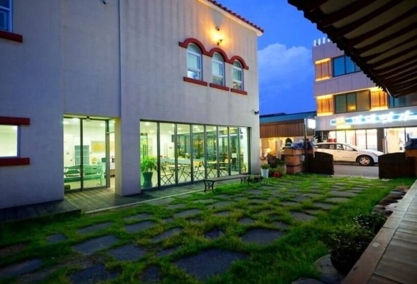 Pensión Jeonju Deokindang And Su Guesthouse