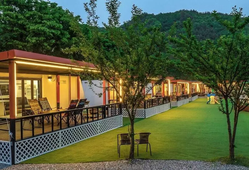 Majatalo Saeyeon Glamping & Caravan Pocheon