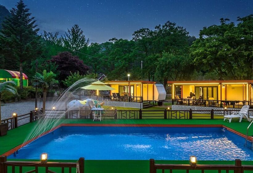 پانسیون Saeyeon Glamping & Caravan Pocheon