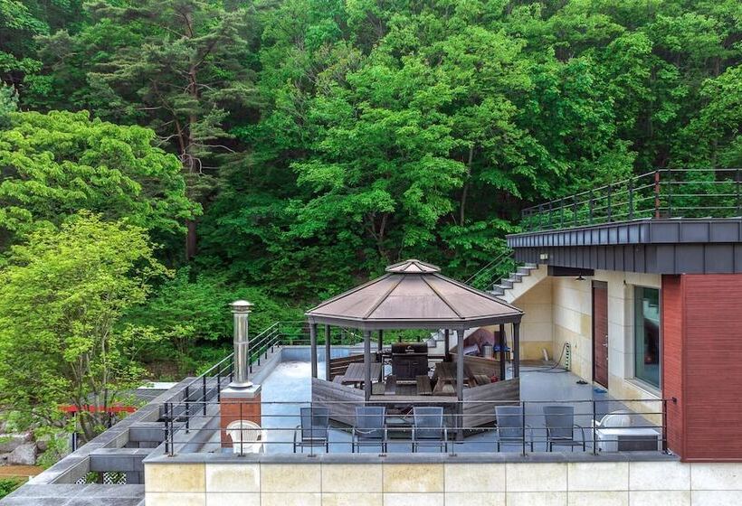 پانسیون Saeyeon Glamping & Caravan Pocheon