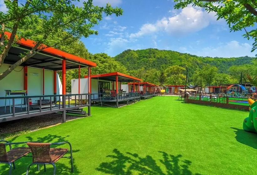 Majatalo Saeyeon Glamping & Caravan Pocheon