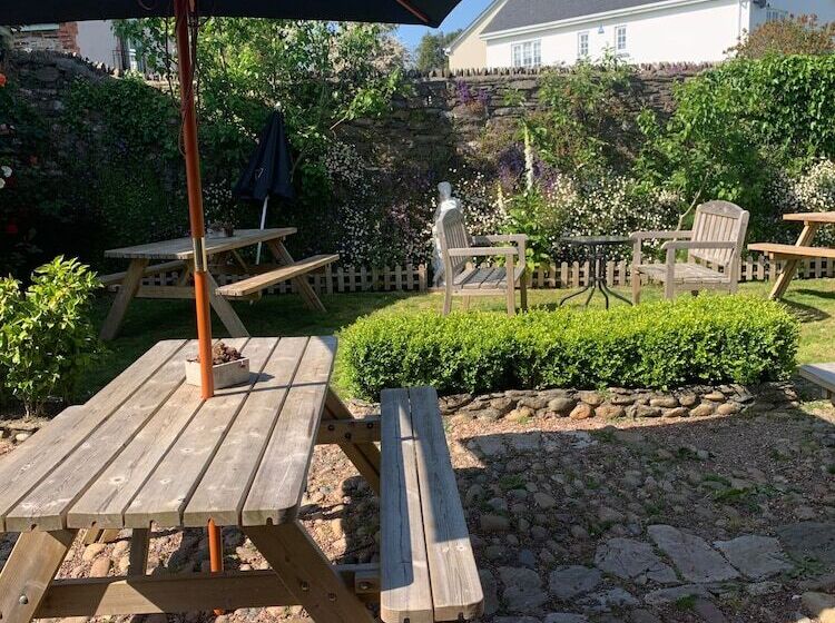 Pensjonat The Modbury Inn