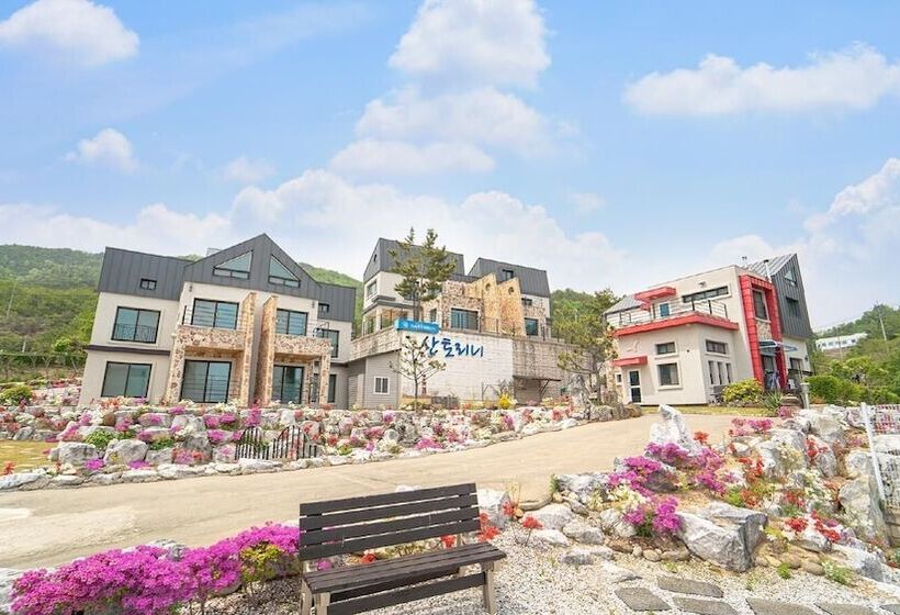 Samcheok Santorini Pension