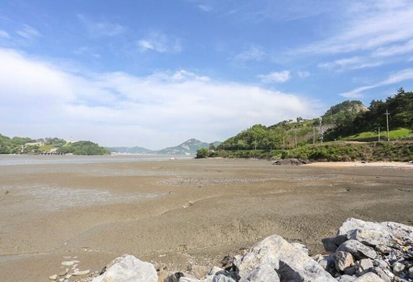 Yeonggwang Beach Central Pension