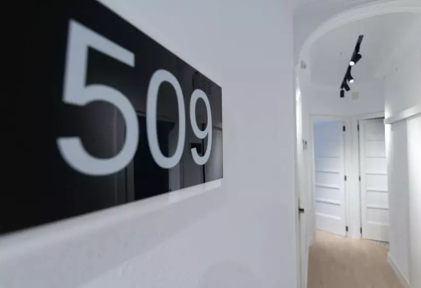 تختخواب و صبحانه Clink Rooms & Flats