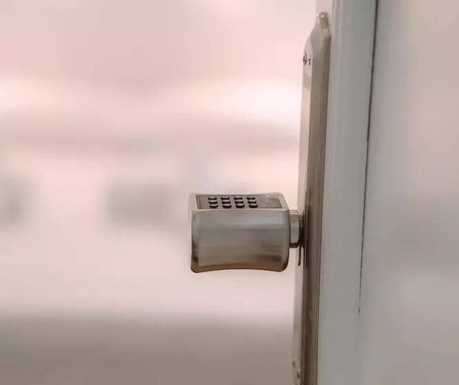 تختخواب و صبحانه Clink Rooms & Flats