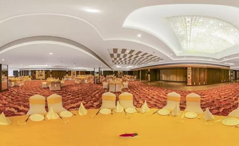 ホテル Golden Tulip Jalandhar