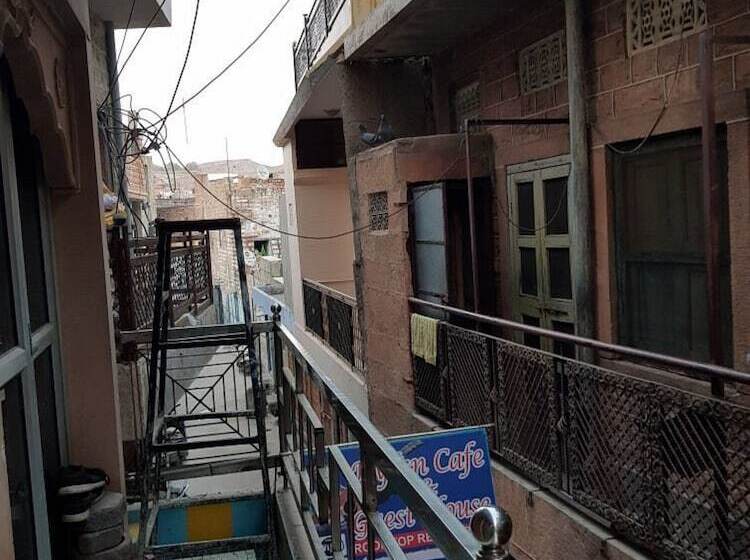 Hotel Goroomgo Dylan Cafe & Guest Jodhpur