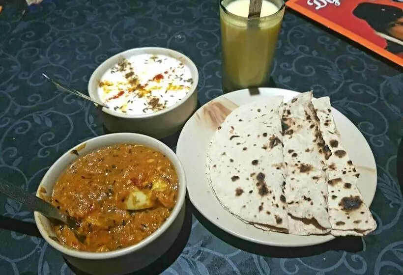 Hotelli Goroomgo Dylan Cafe & Guest Jodhpur