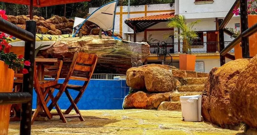 Hotelli Las Rocas Resort