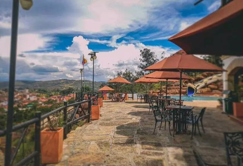 Hotelli Las Rocas Resort