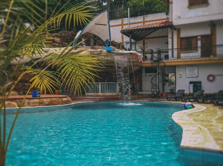 ホテル Las Rocas Resort