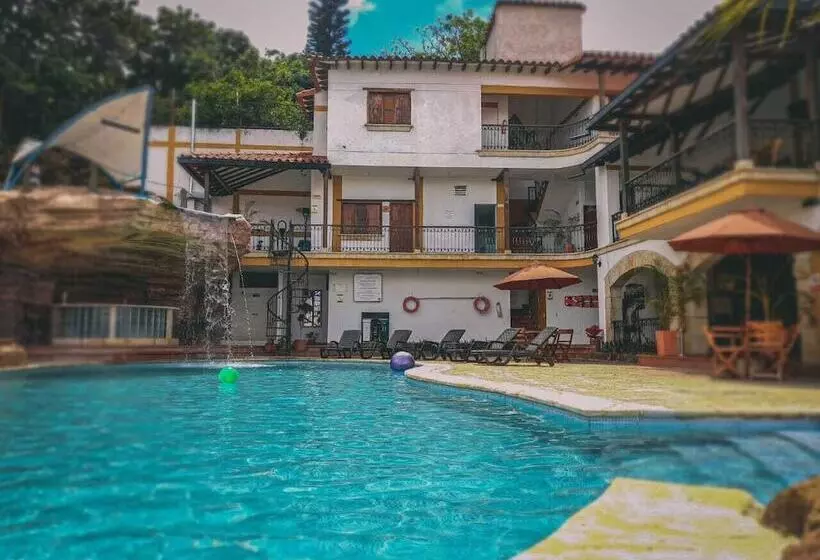 Hotelli Las Rocas Resort