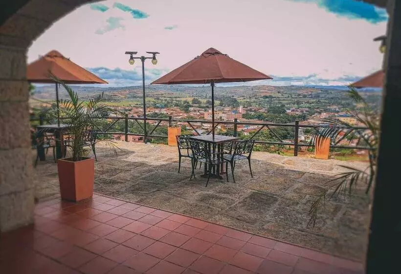 Hotelli Las Rocas Resort