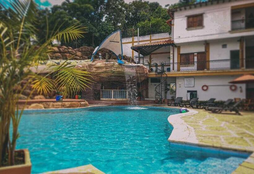 ホテル Las Rocas Resort