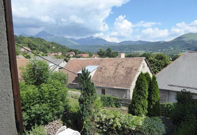 Отель Restaurant Les Chenets