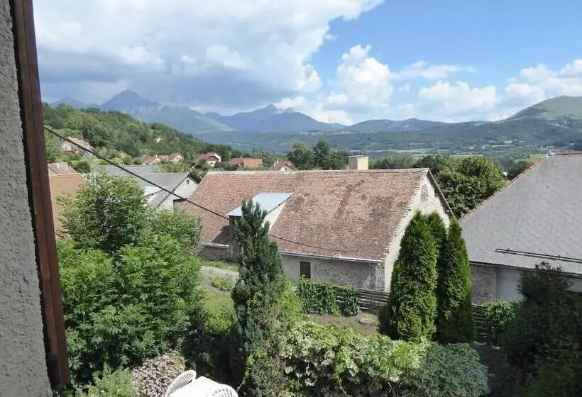 Hotelli Restaurant Les Chenets