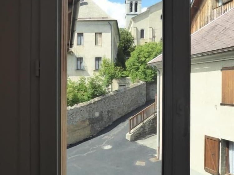 Отель Restaurant Les Chenets