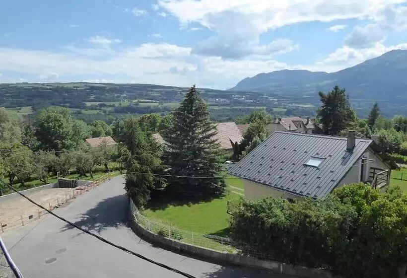 Hotelli Restaurant Les Chenets