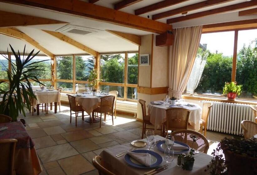 Отель Restaurant Les Chenets