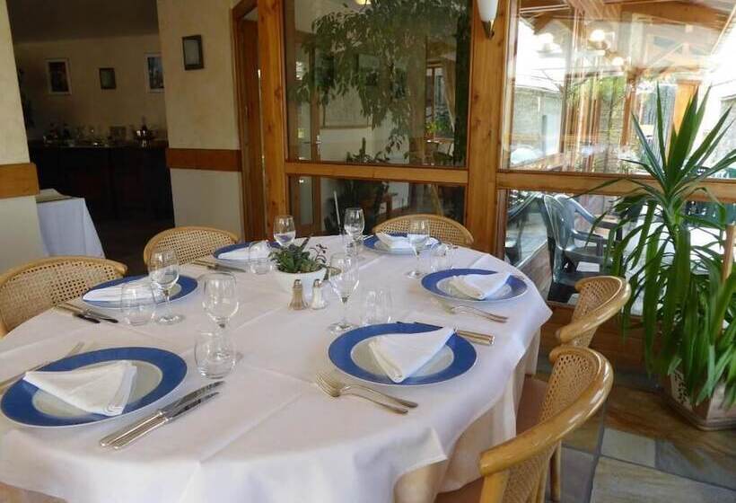 Отель Restaurant Les Chenets