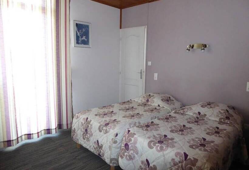 Отель Restaurant Les Chenets