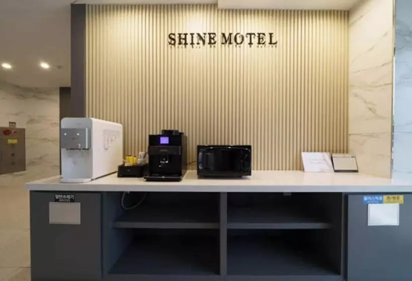 Motelli Donghae Shine