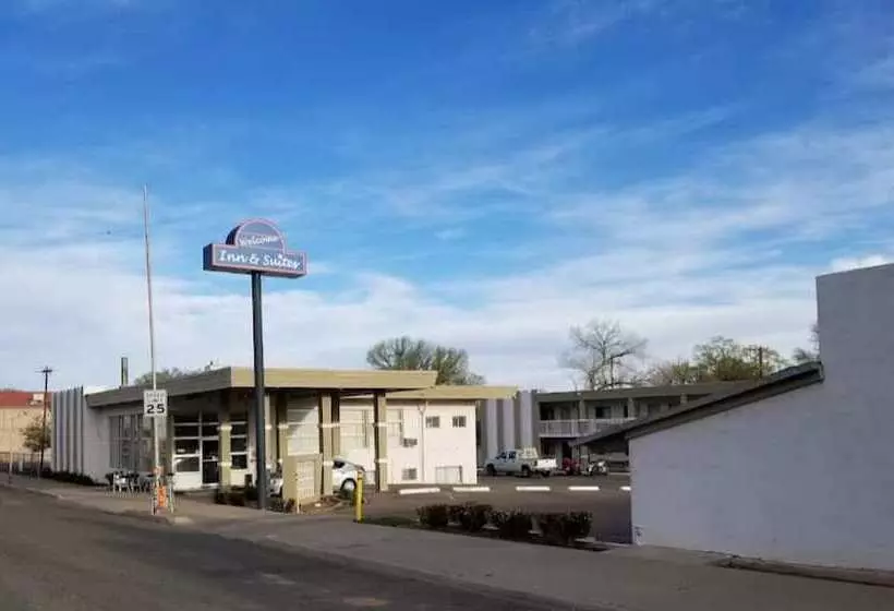 Motelli Welcome Inn And Suites