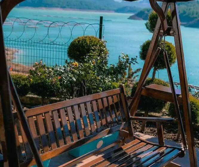 Dolphin Boutique Hotel & Restaurant