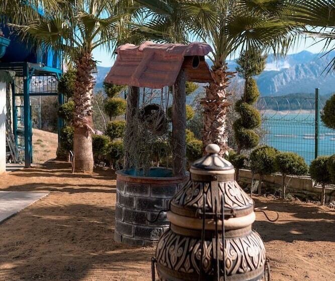 Dolphin Boutique Hotel & Restaurant