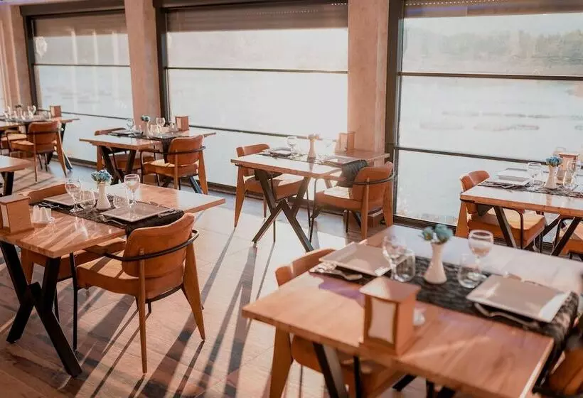 Dolphin Boutique Hotel & Restaurant