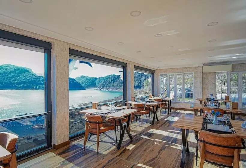 Dolphin Boutique Hotel & Restaurant