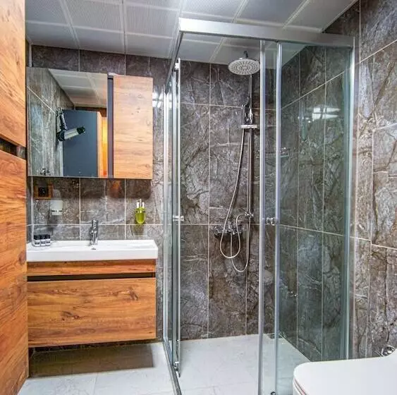 Dolphin Boutique Hotel & Restaurant