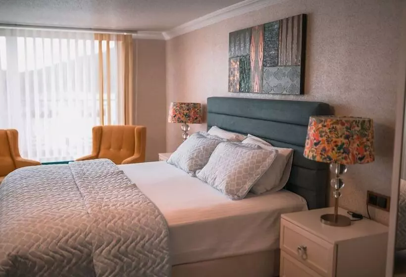 Dolphin Boutique Hotel & Restaurant