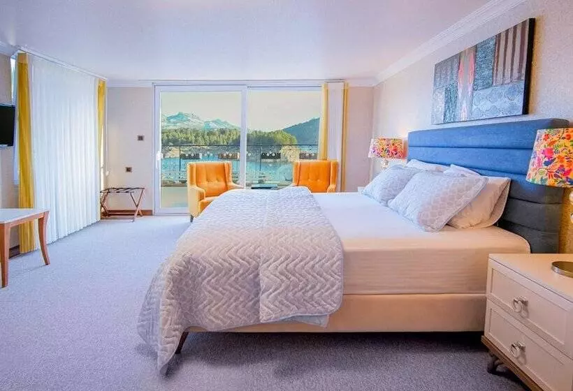 Dolphin Boutique Hotel & Restaurant