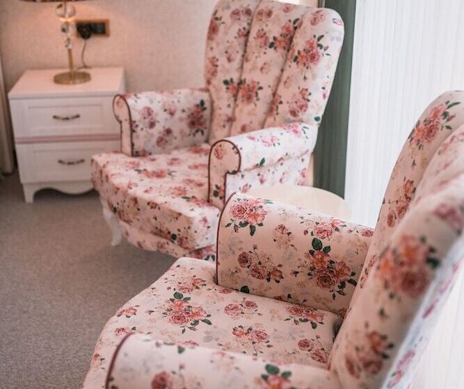 Dolphin Boutique Hotel & Restaurant