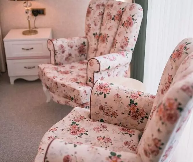 Dolphin Boutique Hotel & Restaurant