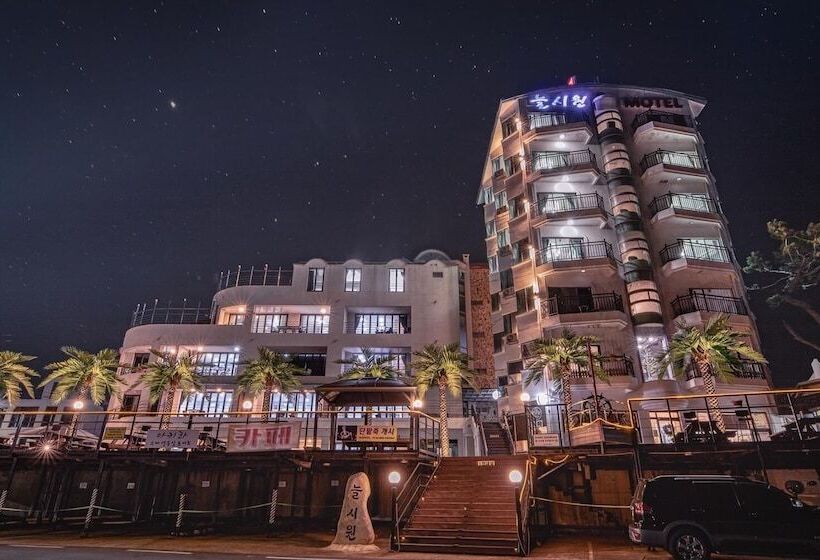 Gyeongju Neulsiwon Pension