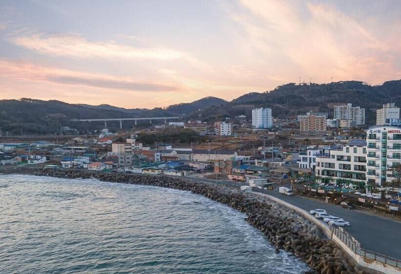 Gyeongju Neulsiwon Pension