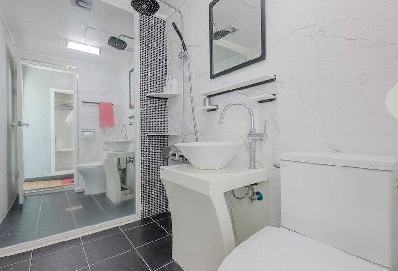 Gyeongju Neulsiwon Pension