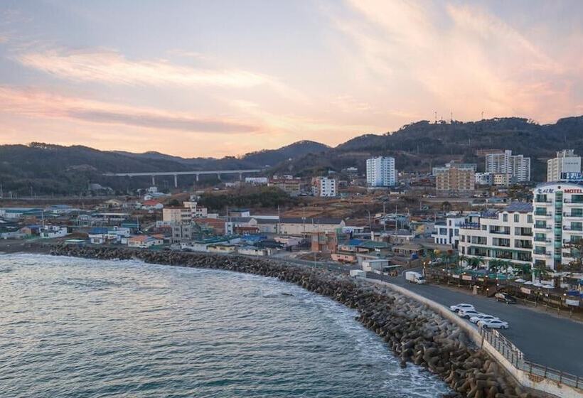 Gyeongju Neulsiwon Pension